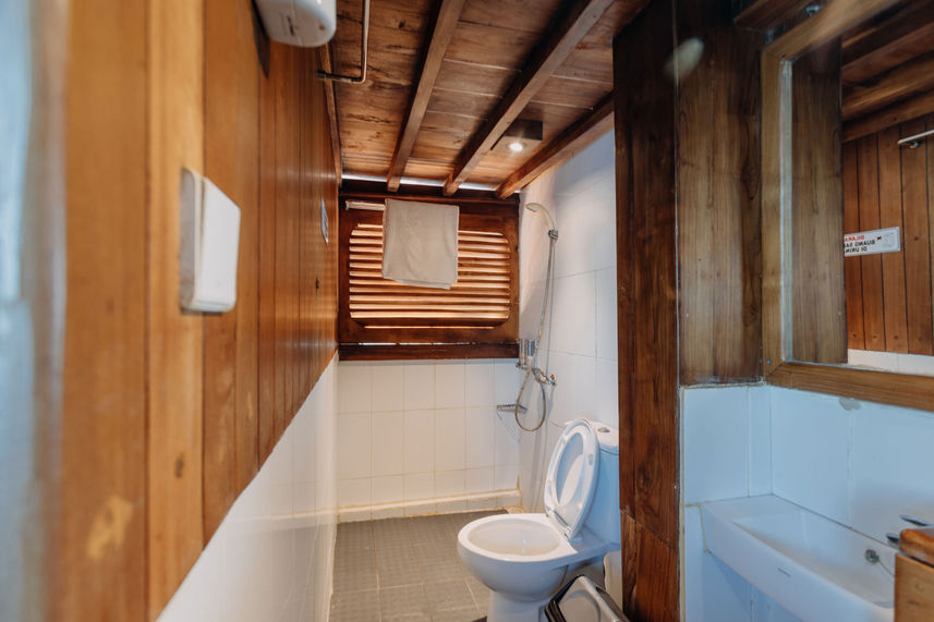 Master Cabin Bathroom