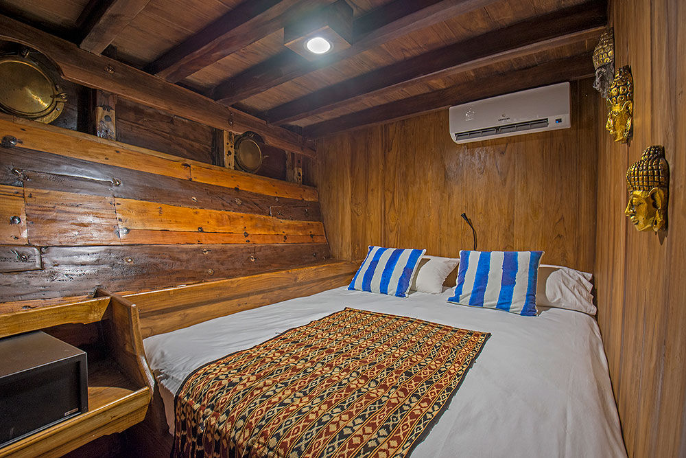Lower Deck Cabin - Adishree