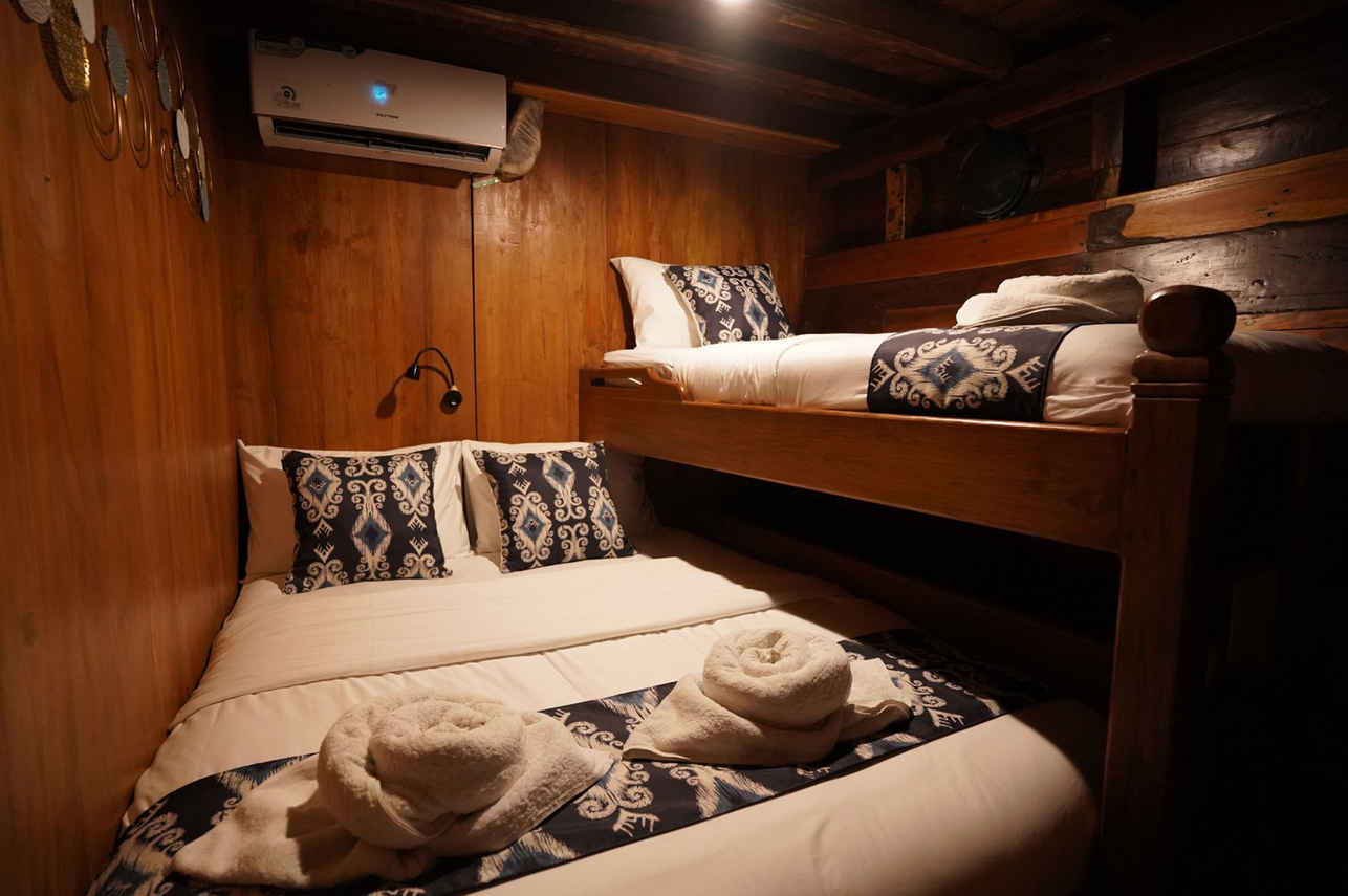 Cabina Tripla - Adishree
