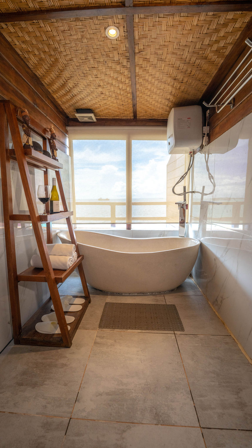 Master Cabin En-Suite bathroom