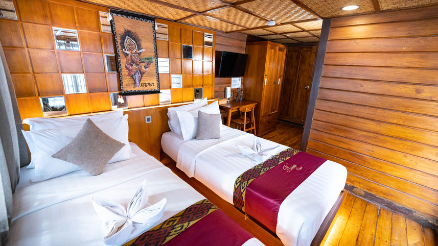 Main Deck Cabin - Neomi