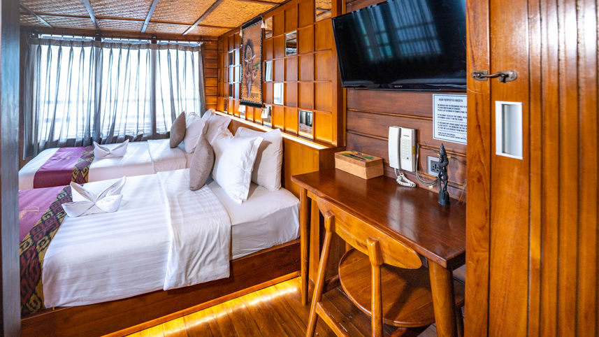 Main Deck Cabin - Neomi