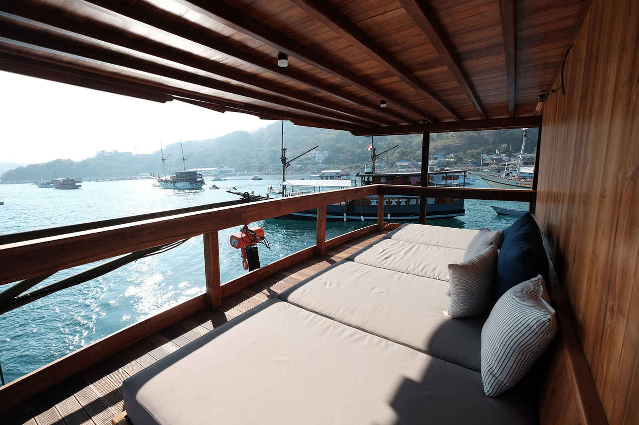 Outdoor Lounge - Andamari