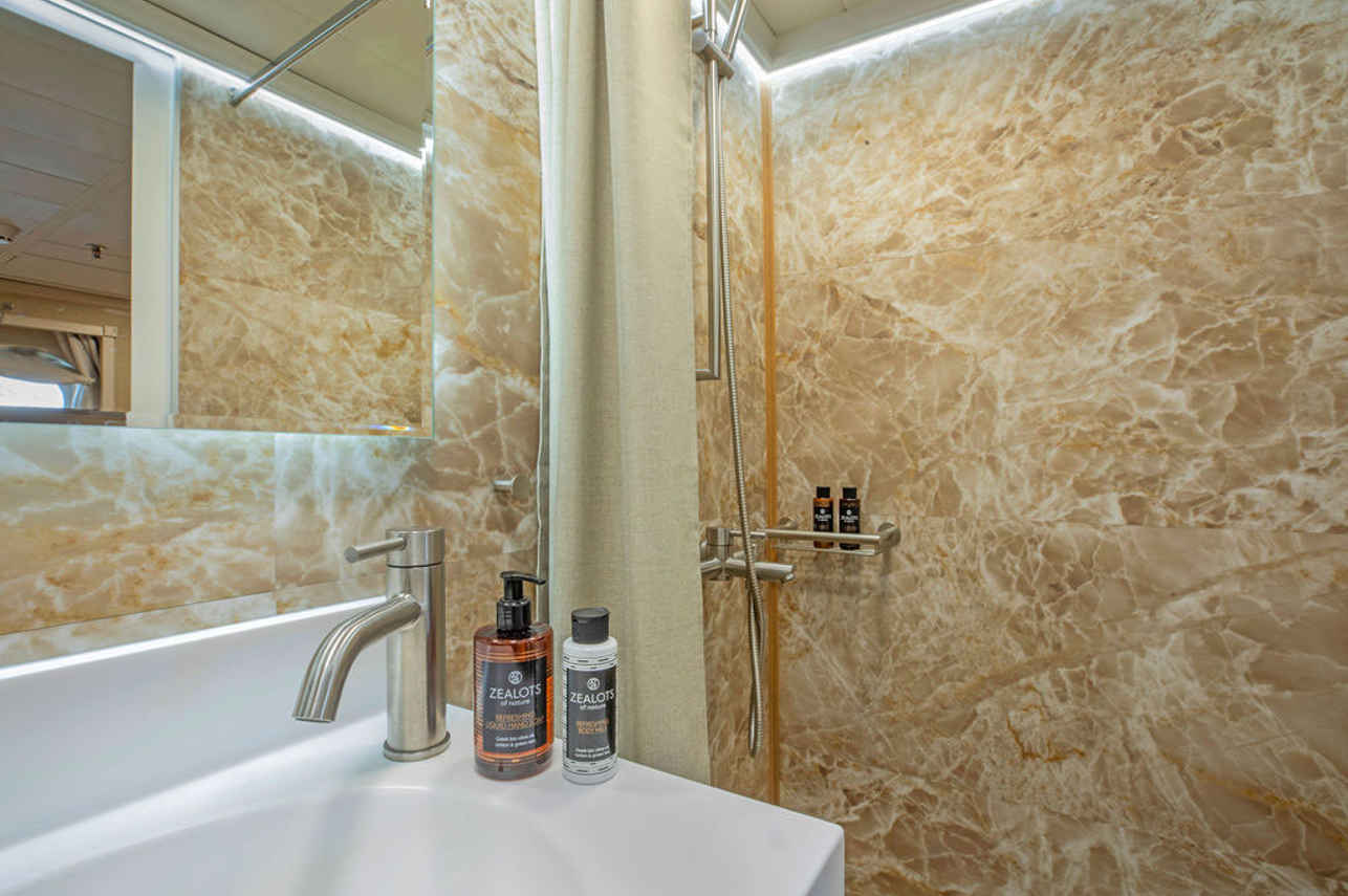 Cabin B Category - Bathroom