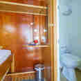 #en-suitebathroom - Otac Duje
