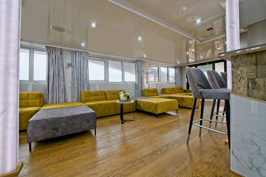 Indoor Saloon - Premier