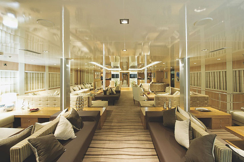 Salon interior - Variety Voyager