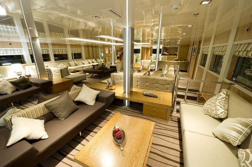 Salon interior - Variety Voyager