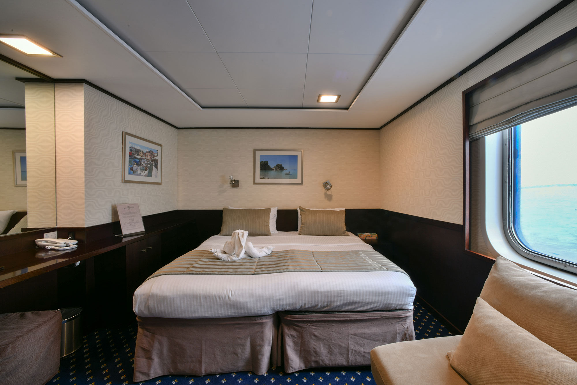 Main Deck Cabin - Harmony V