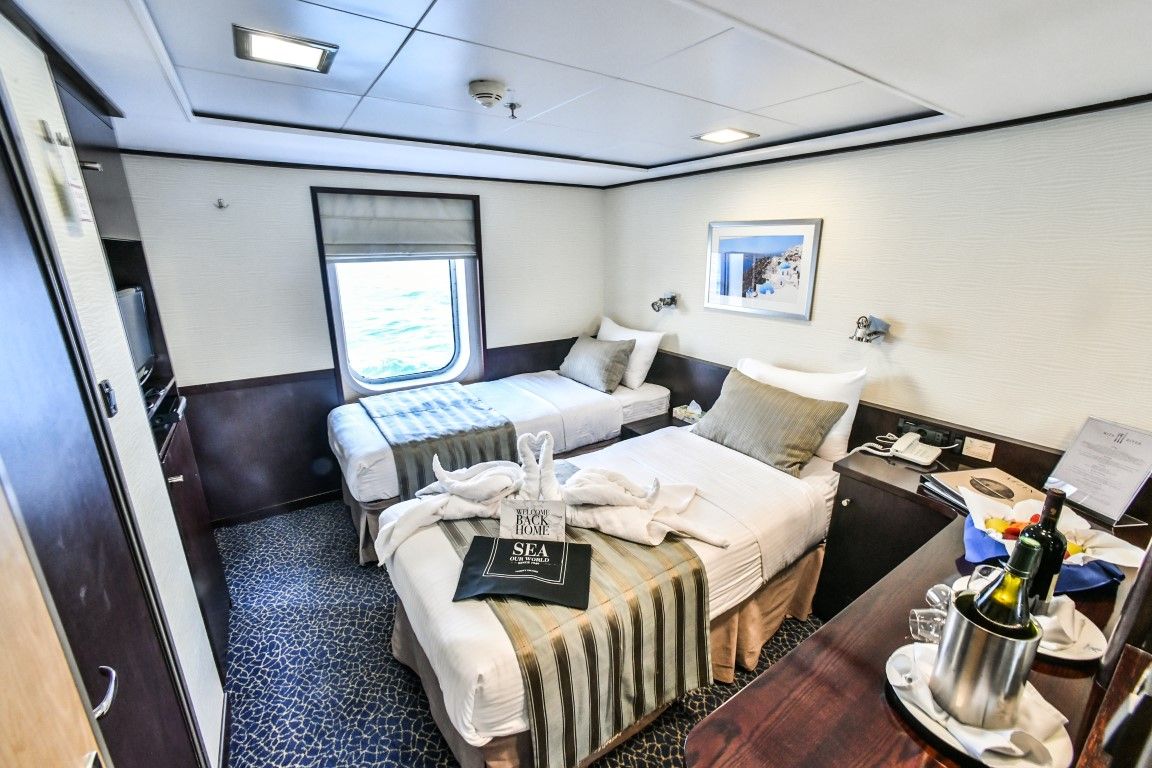 Upper Deck Cabin - Harmony V