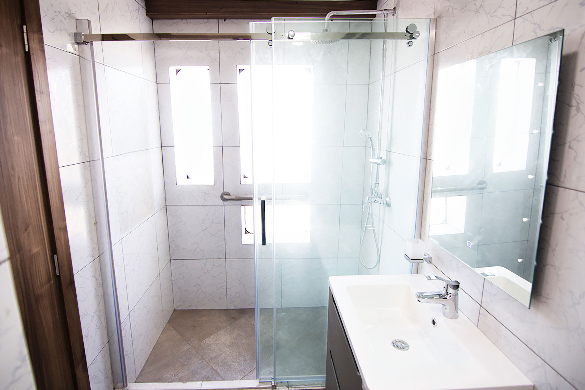 En-Suite bathrooms - Tiburon Explorer