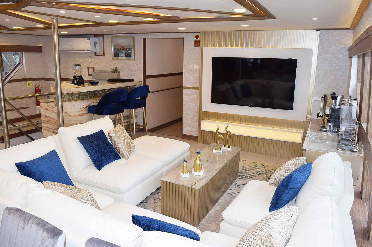 Indoor-Salon - Tiburon Explorer
