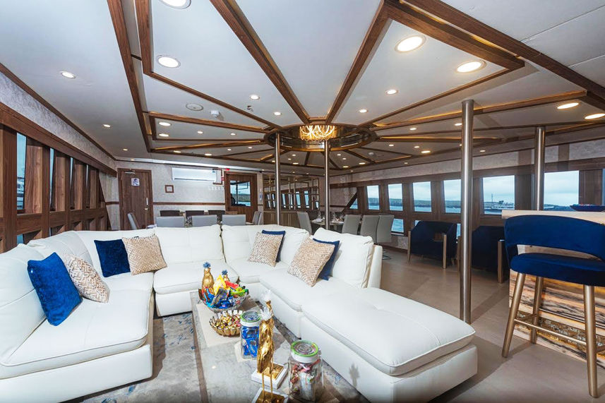 Salon interior - Tiburon Explorer