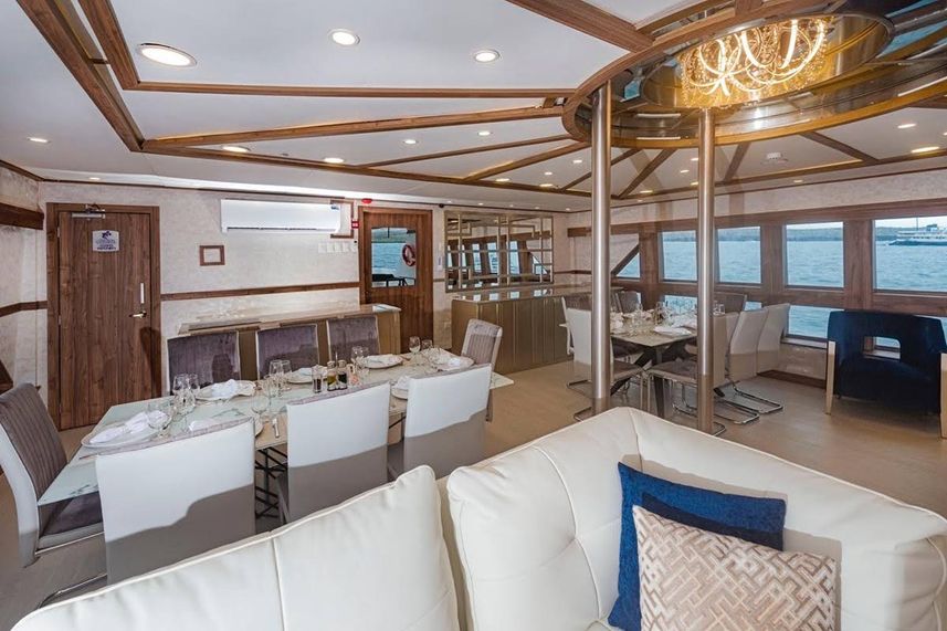 Dining Room - Tiburon Explorer