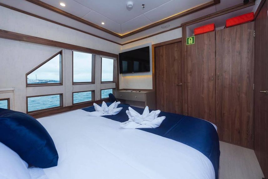 Main Deck Cabin - Tiburon Explorer