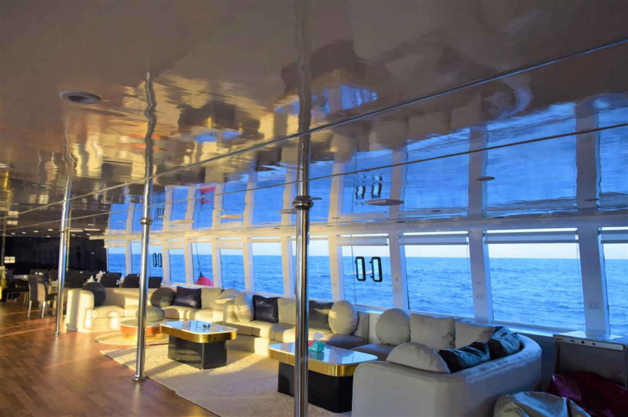 Salon interior - Hammerhead II