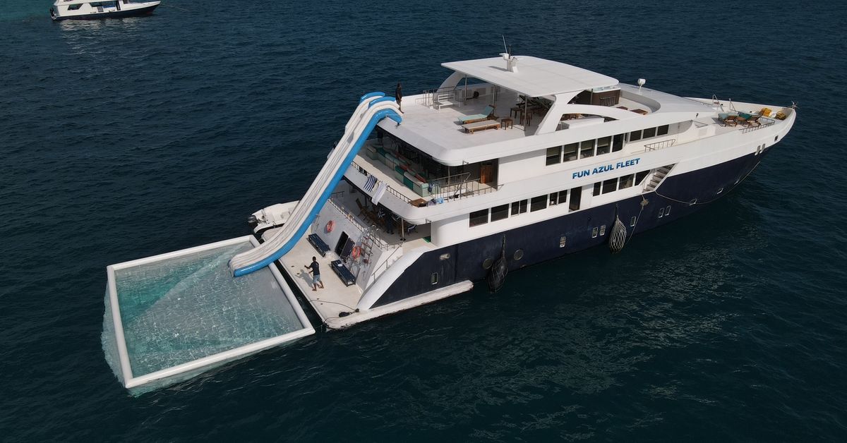 Blue Maldives — vessel photograph