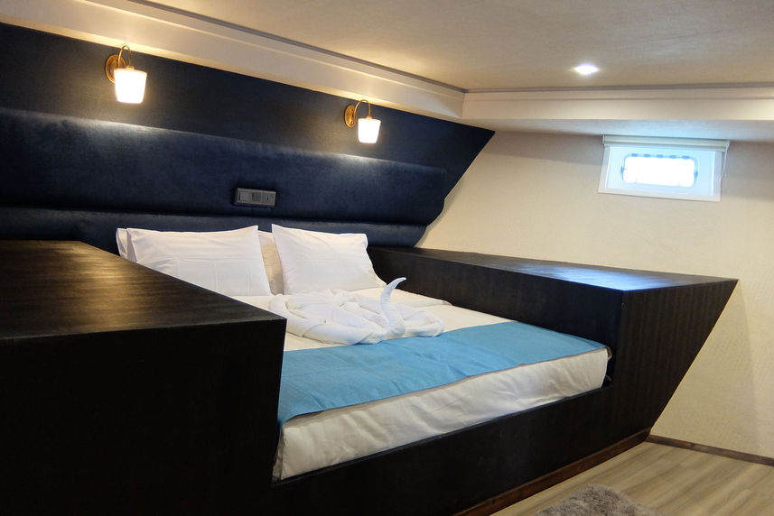 Lower Deck Cabin - Blue