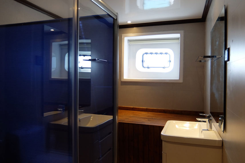 En-Suite bathrooms - Blue