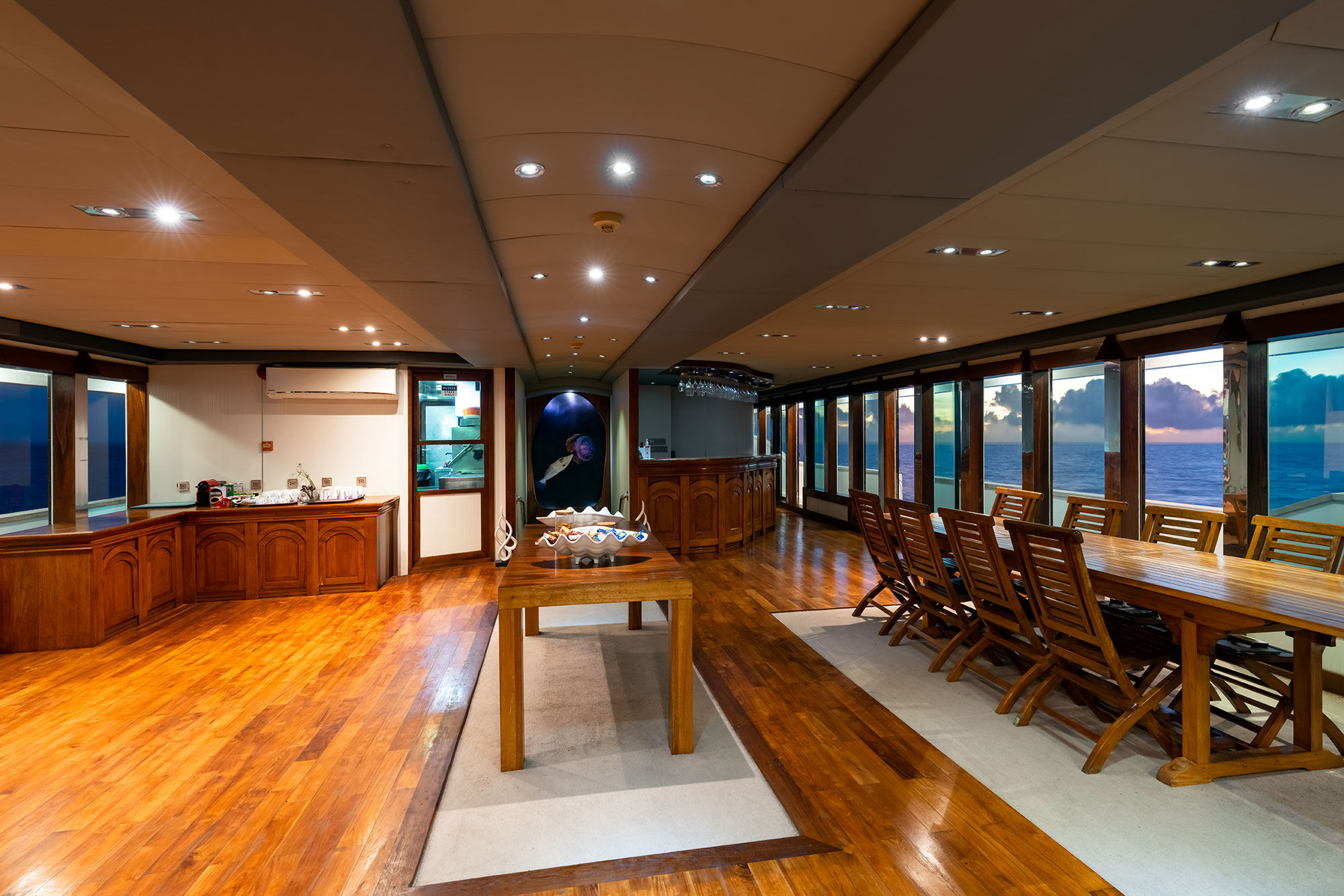 Dining Room - Seafari Explorer 2