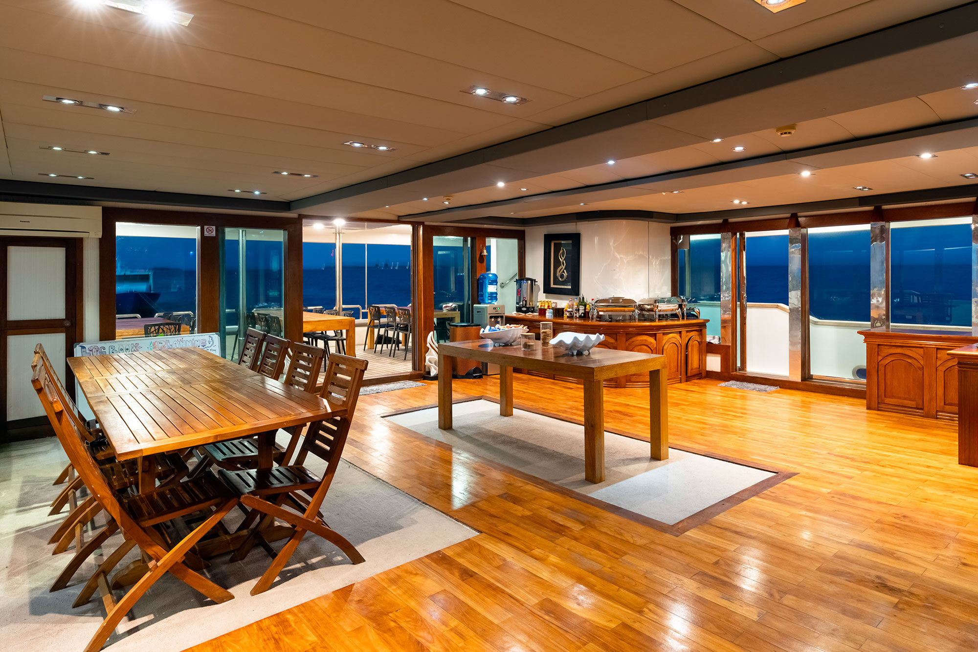 Dining Room - Seafari Explorer 2