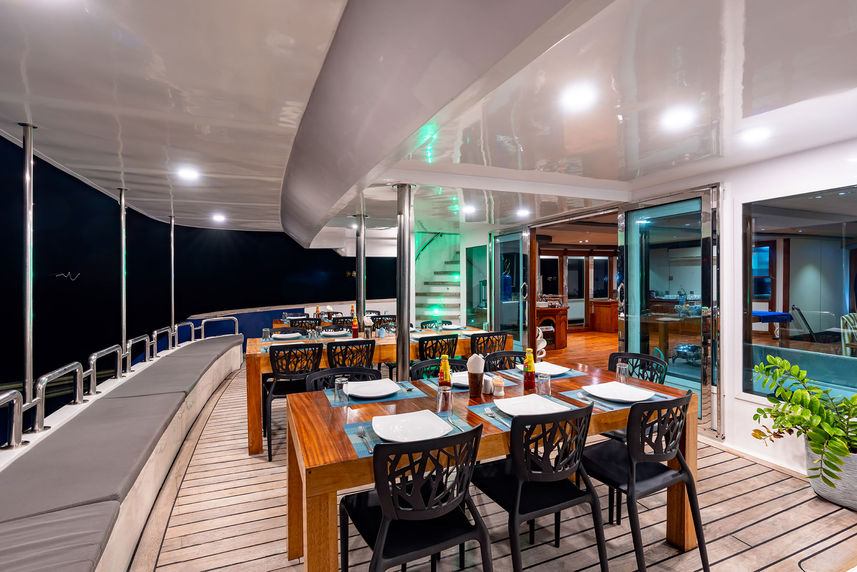 Abendessen im Freien - Seafari Explorer 2