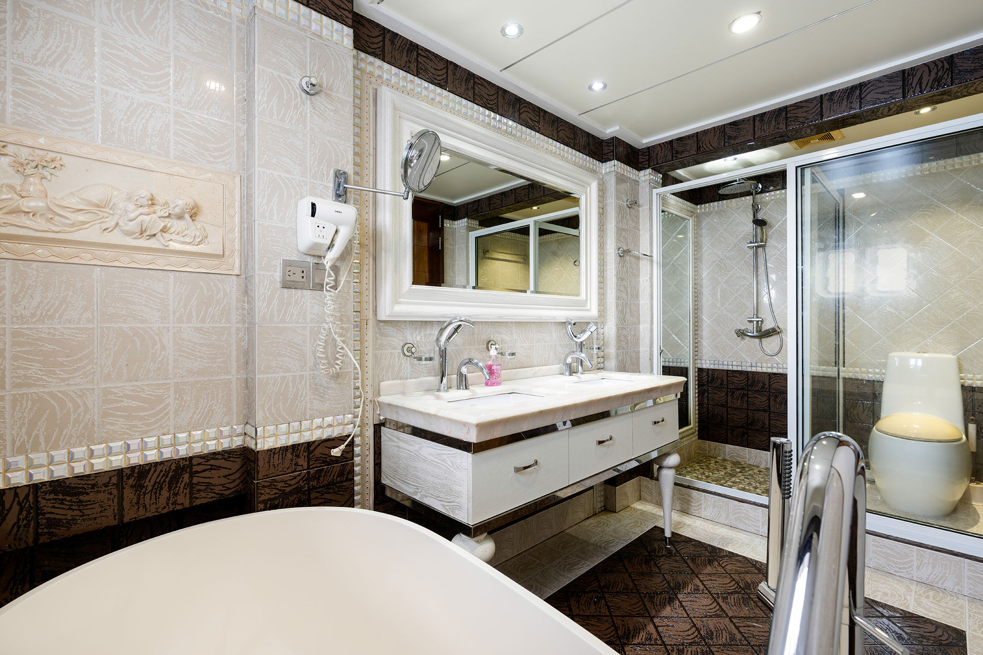 En-Suite bathrooms - Seafari Explorer 2