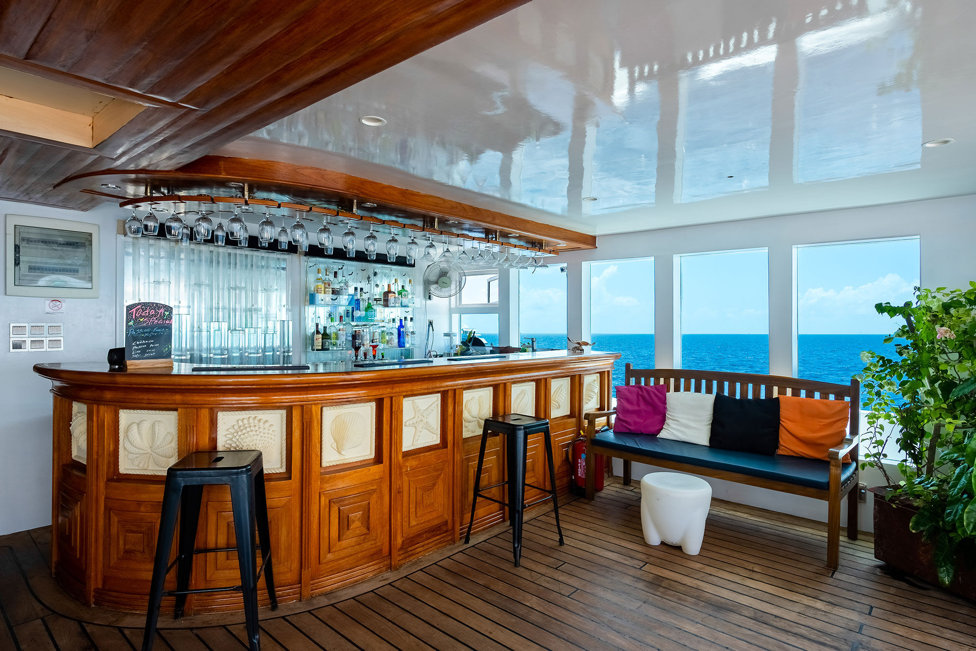 Bar Area - Seafari Explorer 2