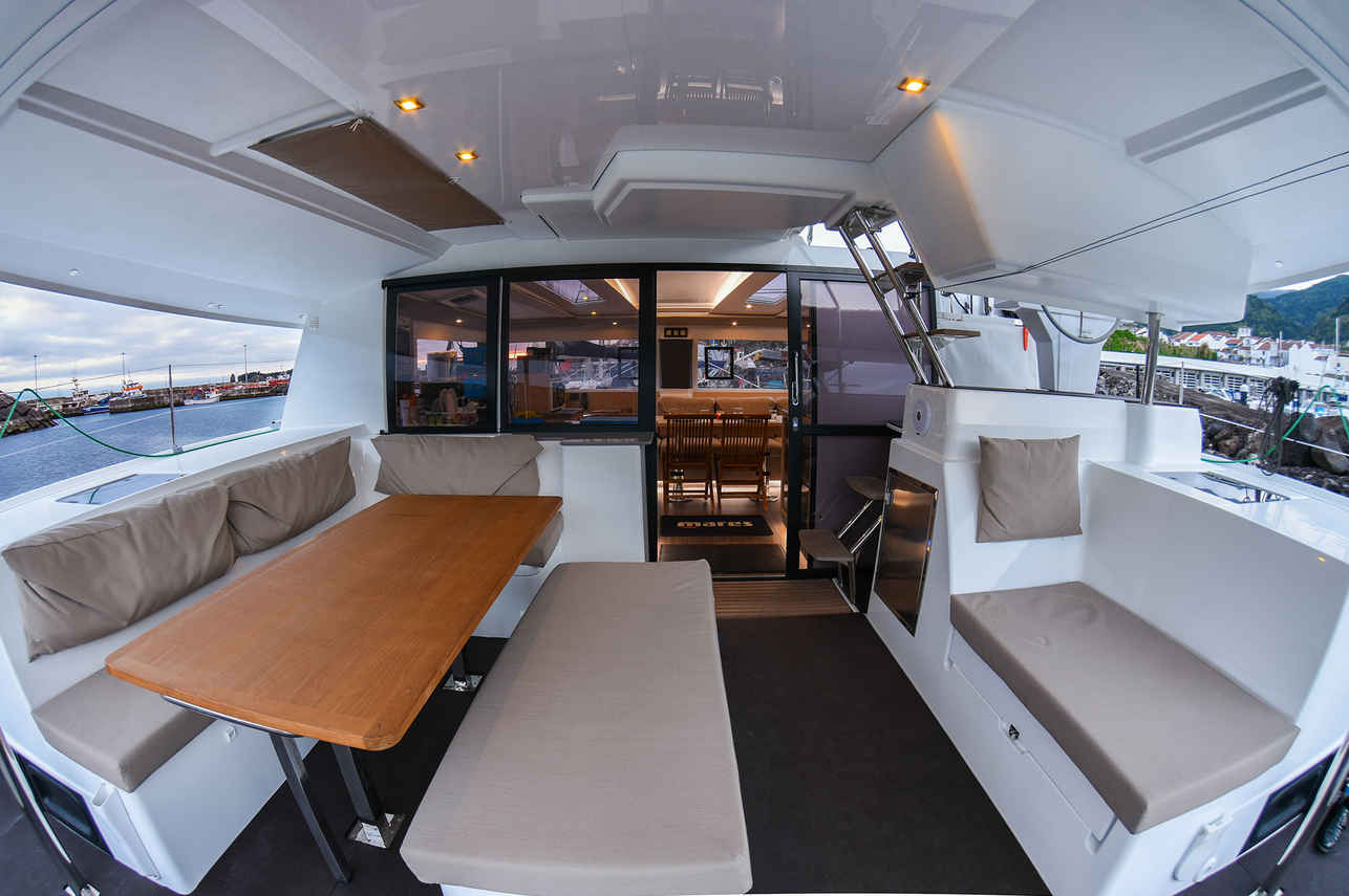 Salon exterior  - Water And Wind