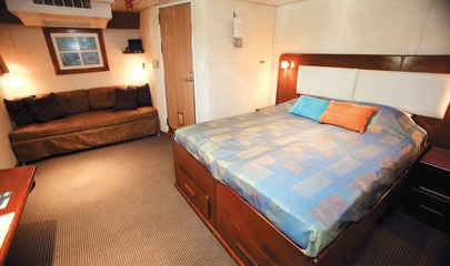 Admiral Stateroom (307 & 309)