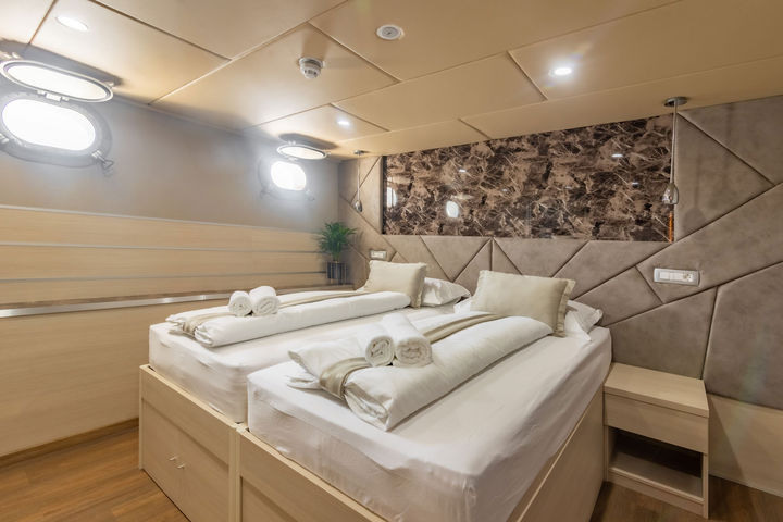 symphony zadar yacht price