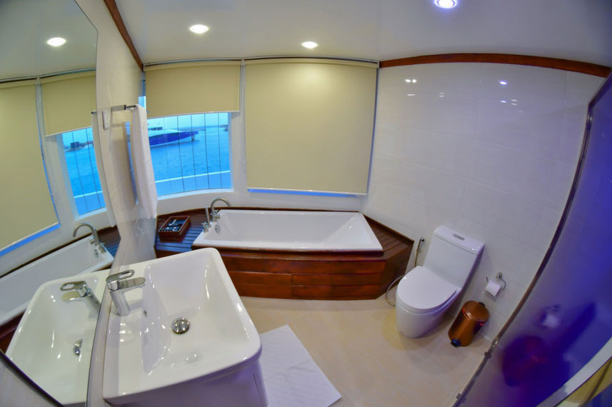 #en-suitebathroom - Blue