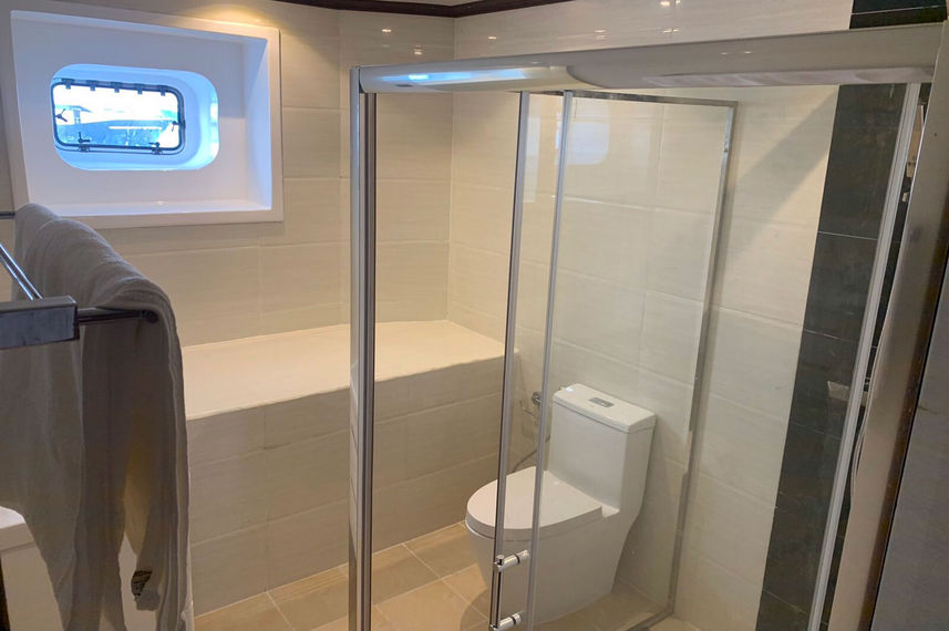 #en-suitebathroom - Blue