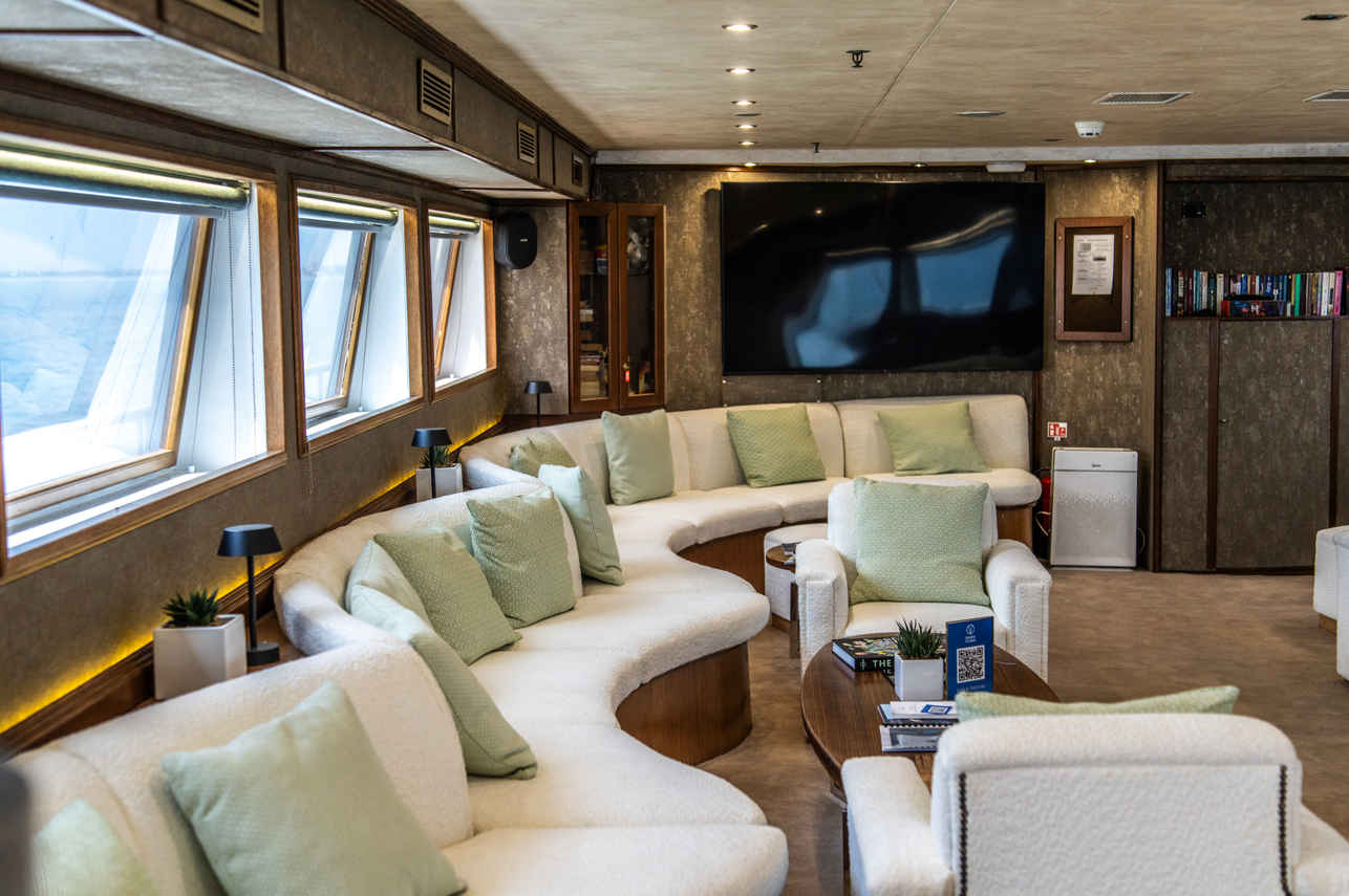 Indoor Saloon - Harmony G