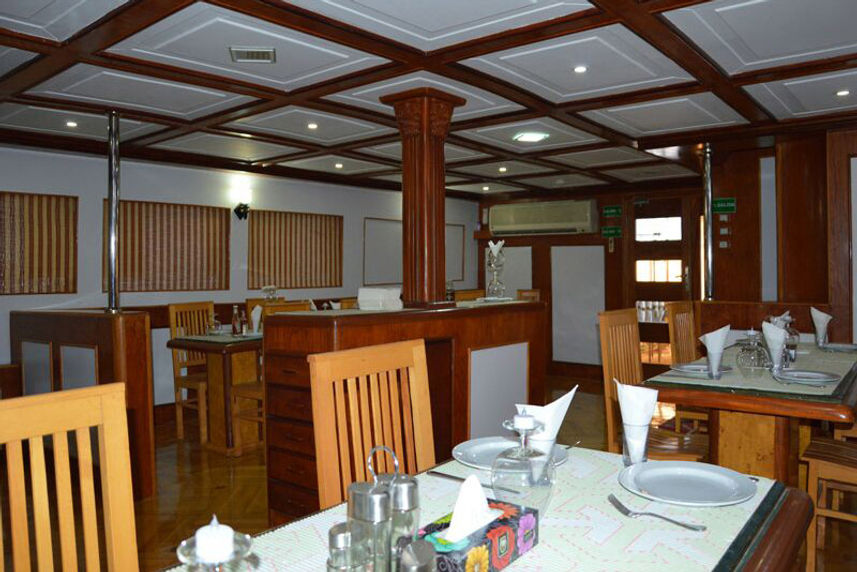 Dining Room - Diamond Explorer