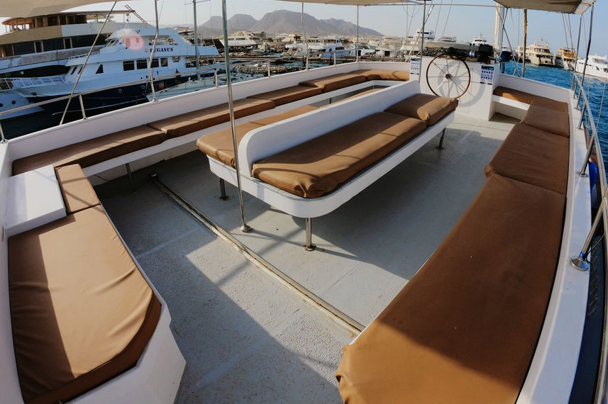 Sun Deck - Gloria Royal