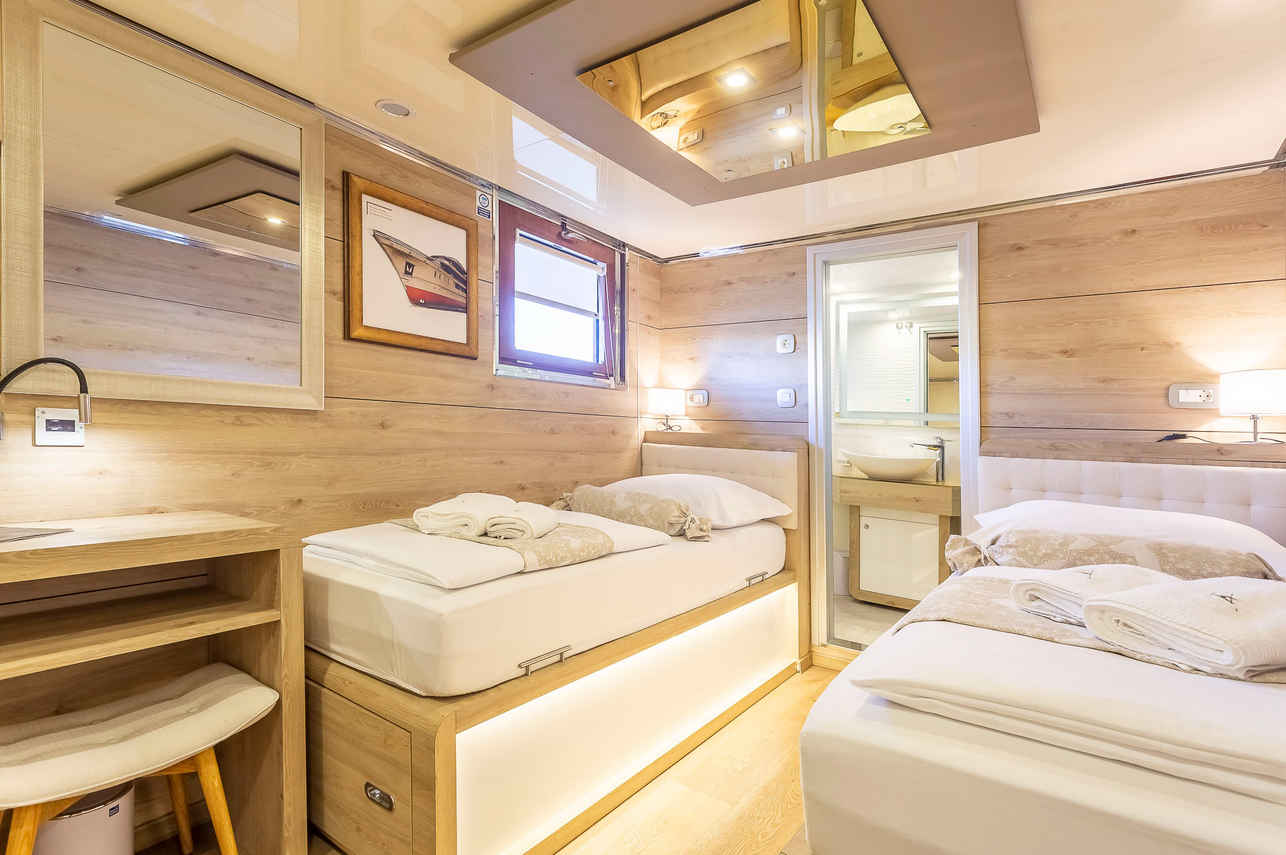 Lower Deck Cabin - Lastavica