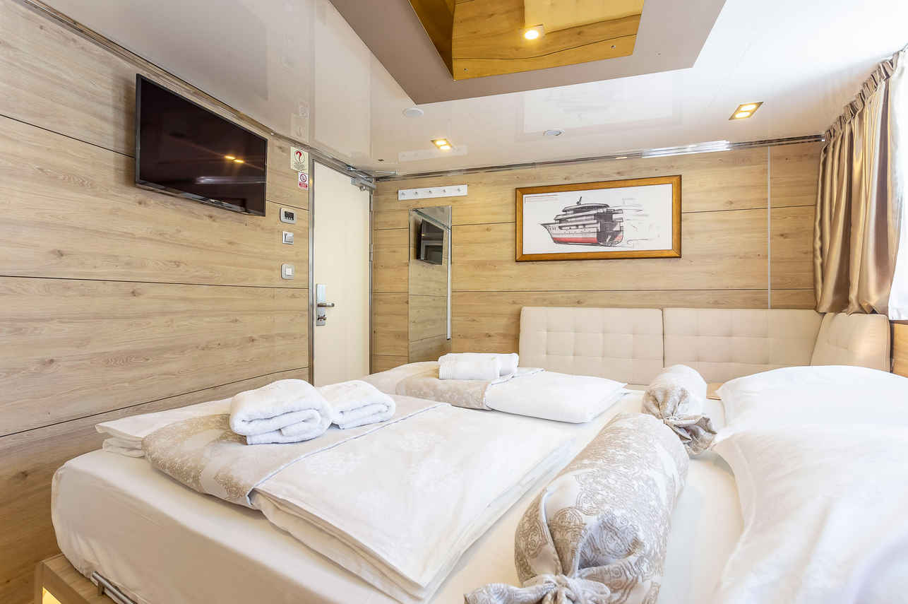 Main Deck Cabin - Lastavica