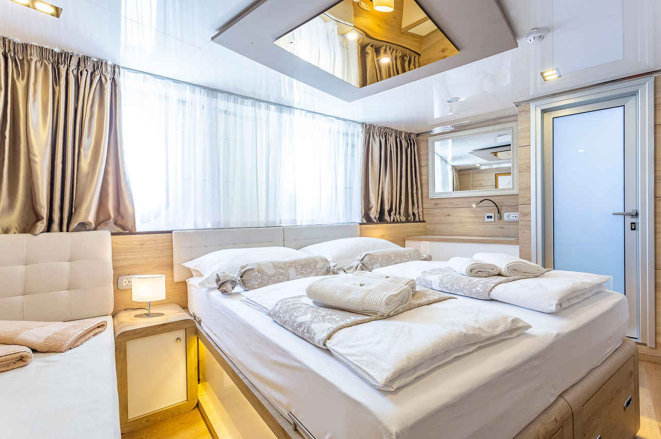 Main Deck Cabin - Lastavica