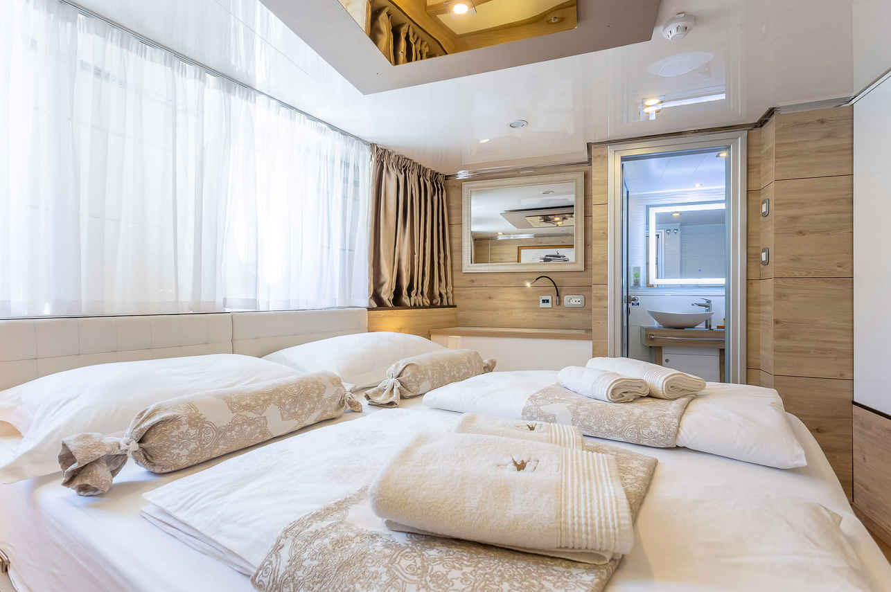 Main Deck Cabin - Lastavica