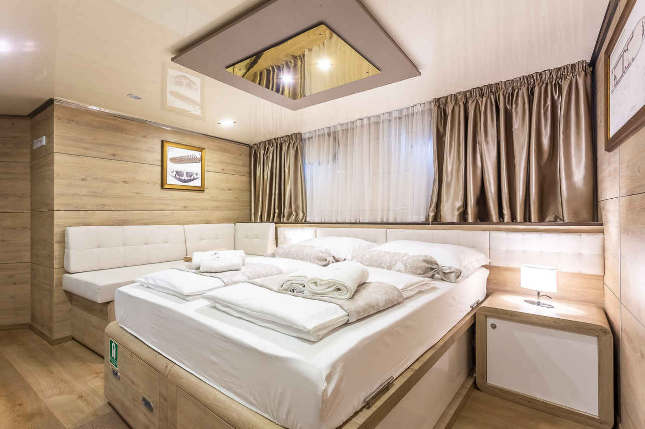 Main Deck Cabin - Lastavica
