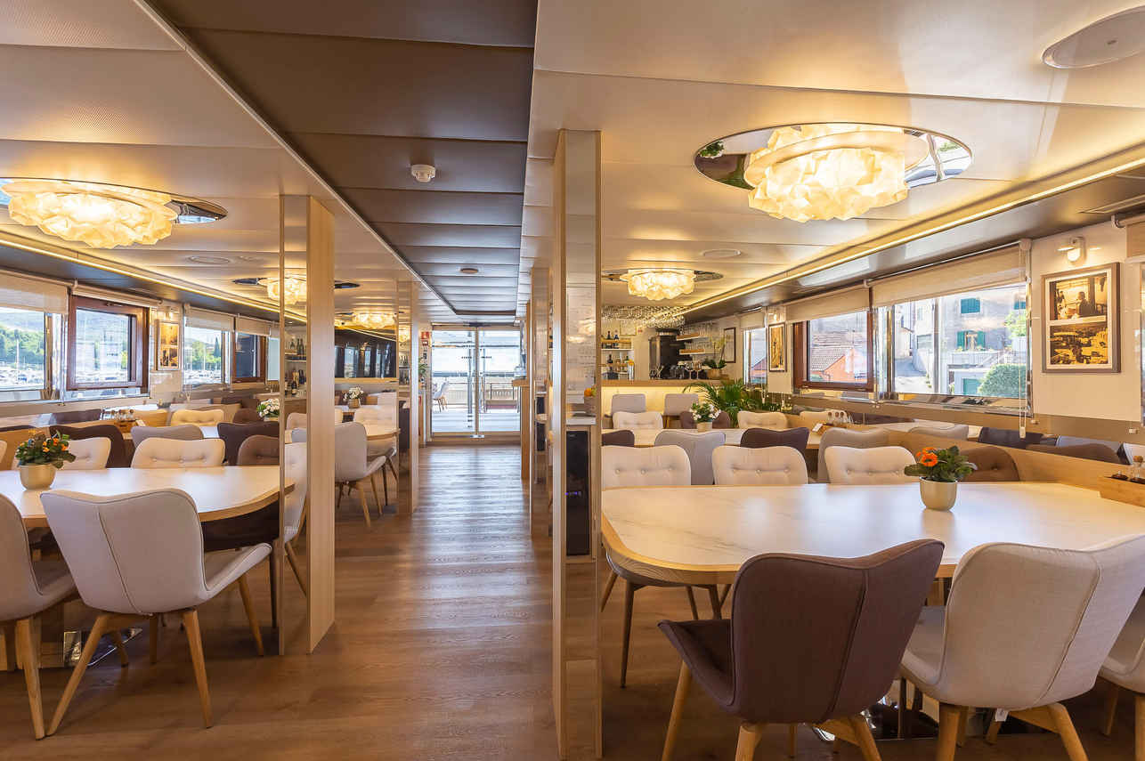 Dining Room - Lastavica