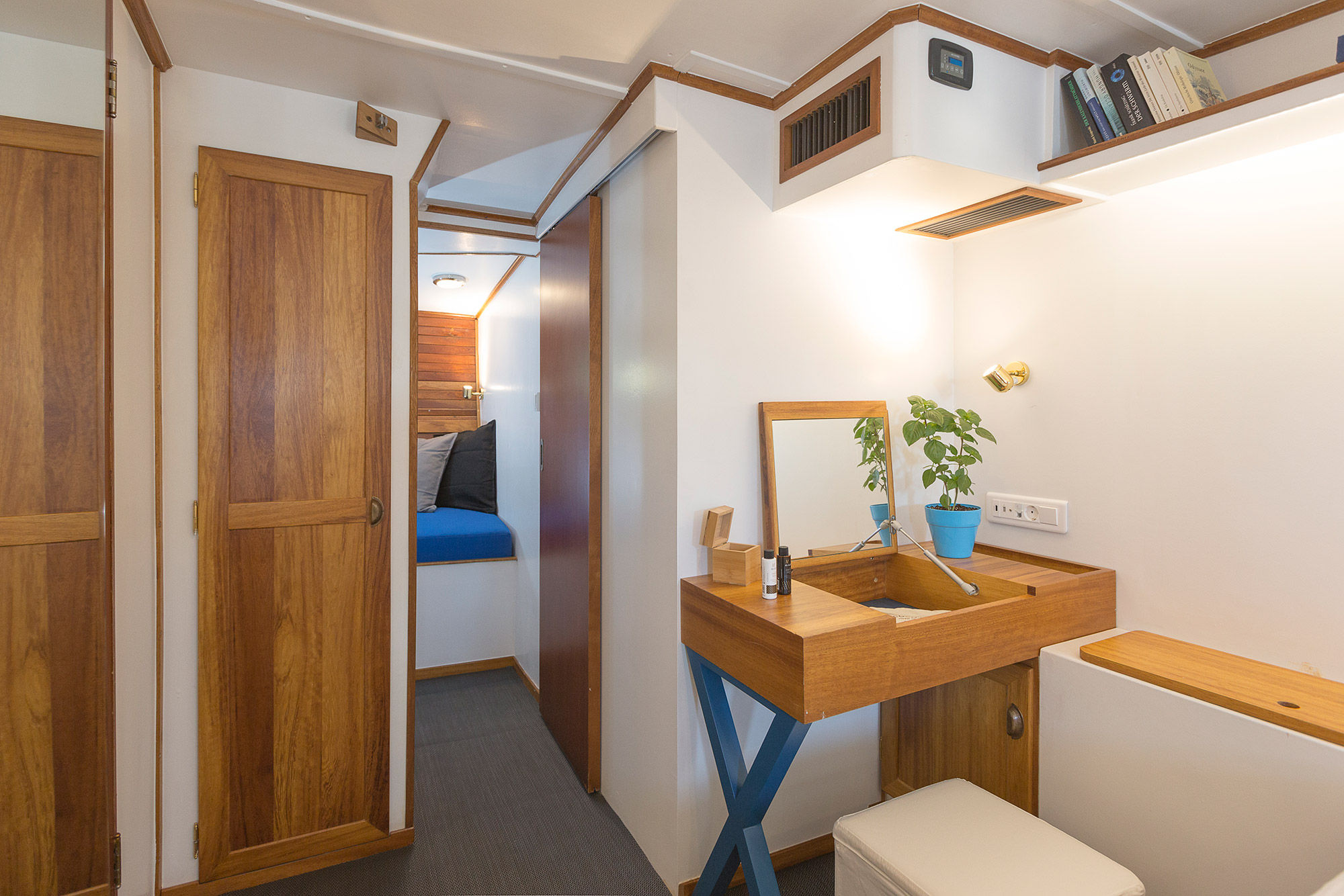 Triple VIP Cabin