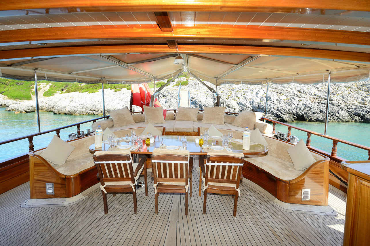 Outdoor Lounge - Zephyria II