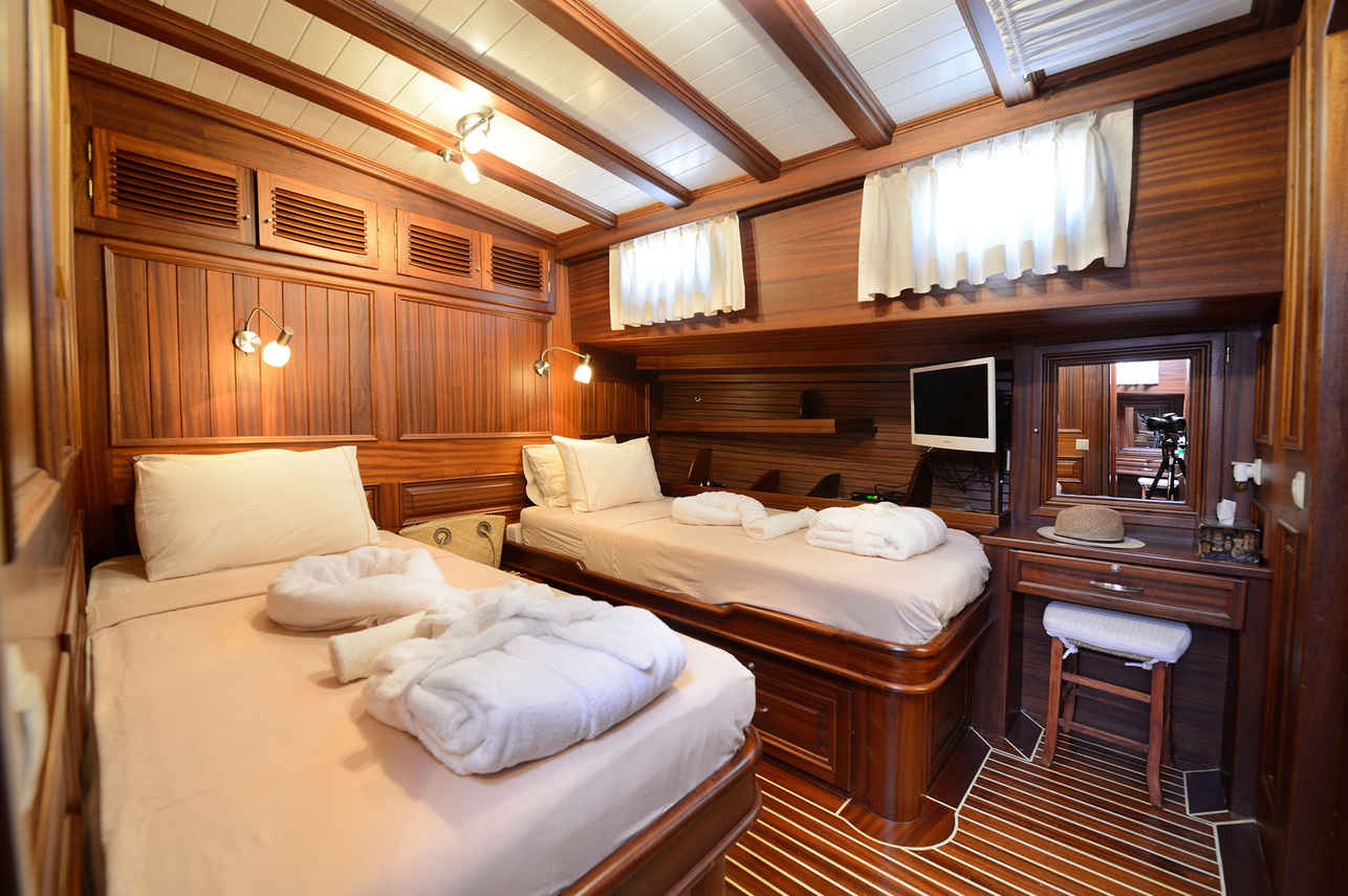 Twin Cabin - Zephyria II