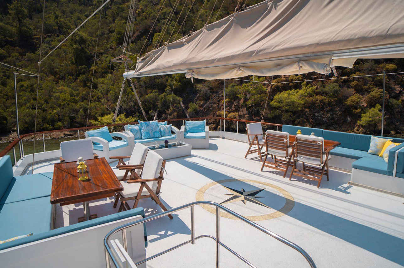 Terraza - White Swan