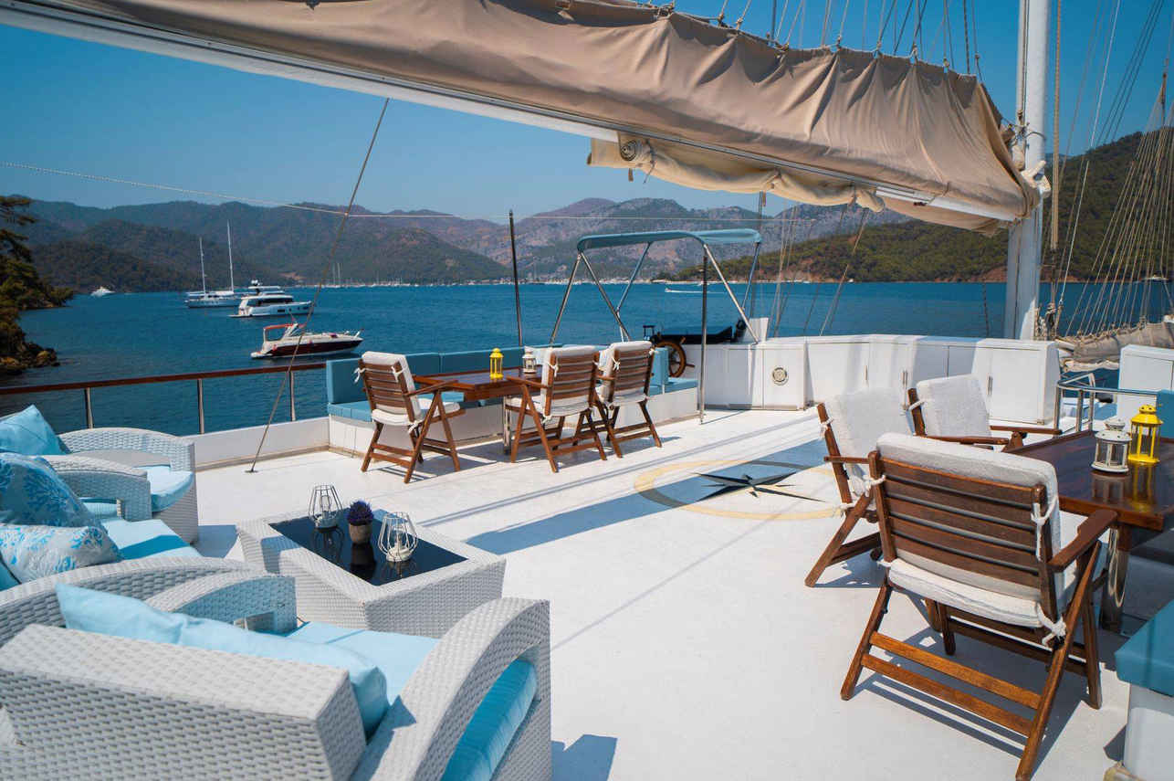 Terraza - White Swan