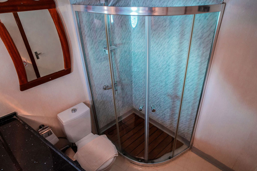 Double Cabin's Bathroom