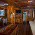 Indoor Saloon - Jelajahi Laut