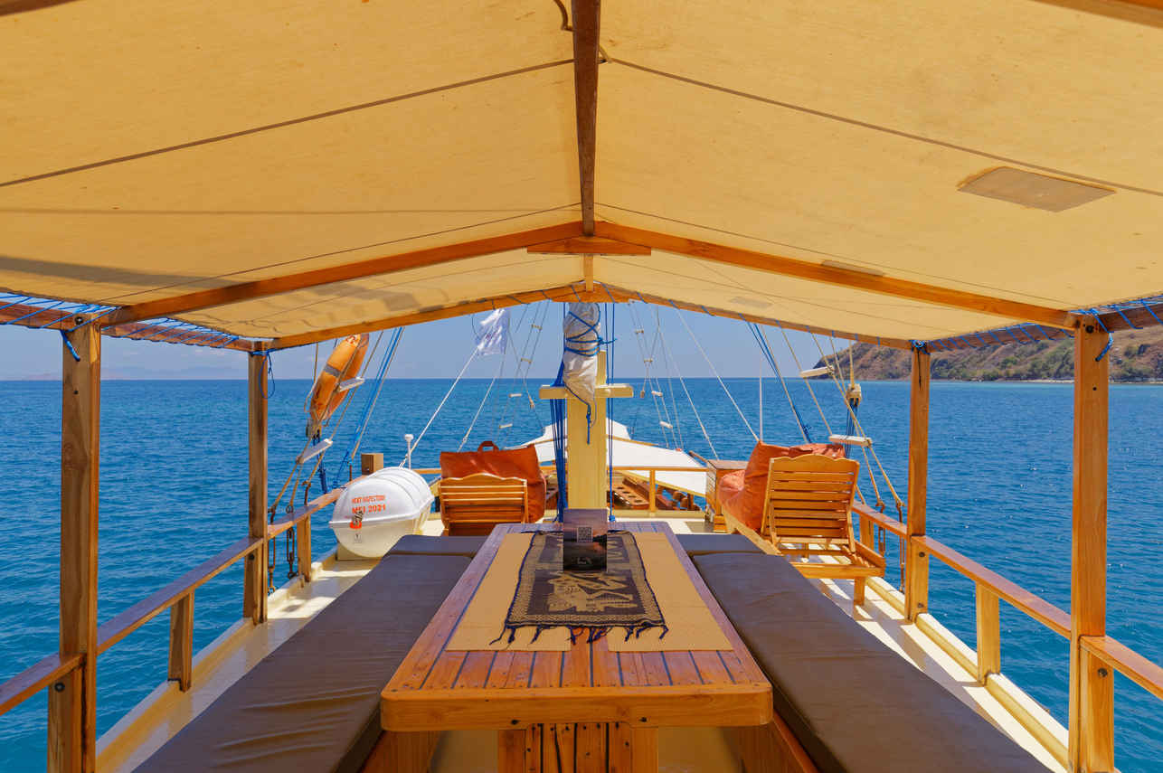 Outdoor Dining - Phinisi Waecicu